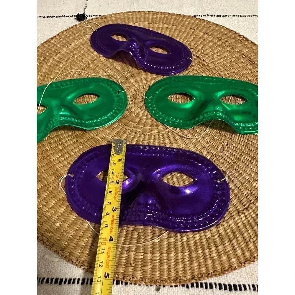 (4) Plastic Masquerade Masks
